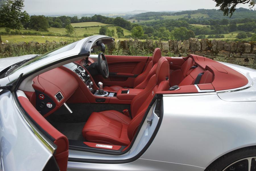 Интерьер Aston Martin DBS Volante 2009 года  (UK) (фото 26 из 47)